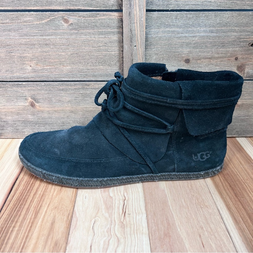 UGG Reid Moc Black Suede Booties Leather Details Sheepskin Wool Treadlite Sz 10 - Picture 12 of 14